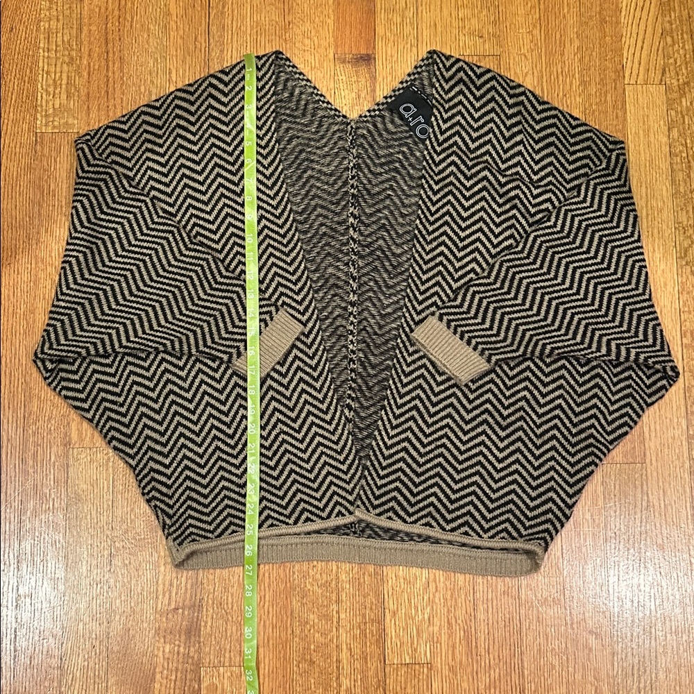 A+Ro Black and Tan Chevron Patterned Cardigan Size Small - Picture 14 of 16